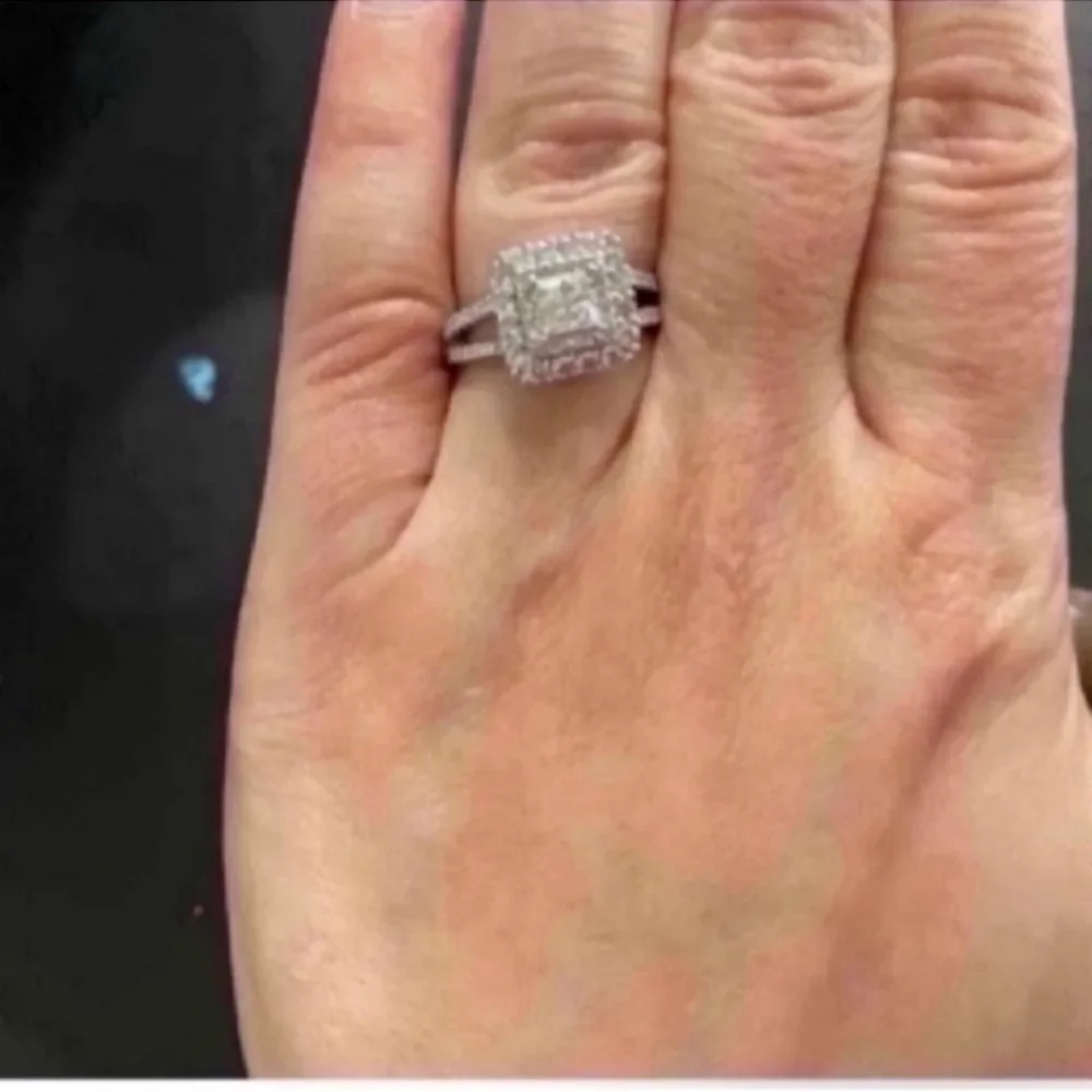 Elegant NWT Cubic Zirconia Geometric Ring 6/7